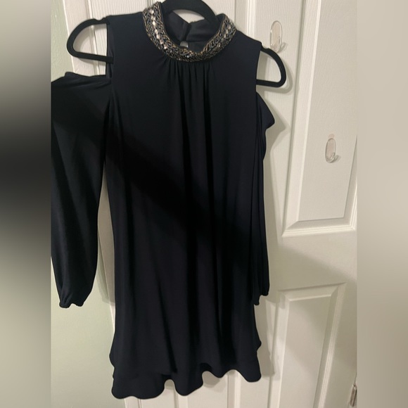 X by Escape tunic like cut out balloon sleeve dress. - Picture 4 of 4